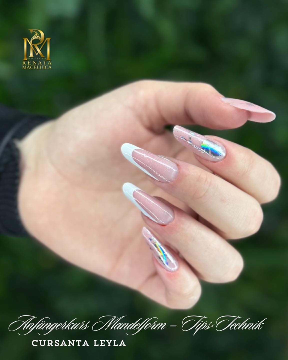 Mandelform-Nägel mit French-Tips und Holografie-Akzent aus einem Anfängerkurs